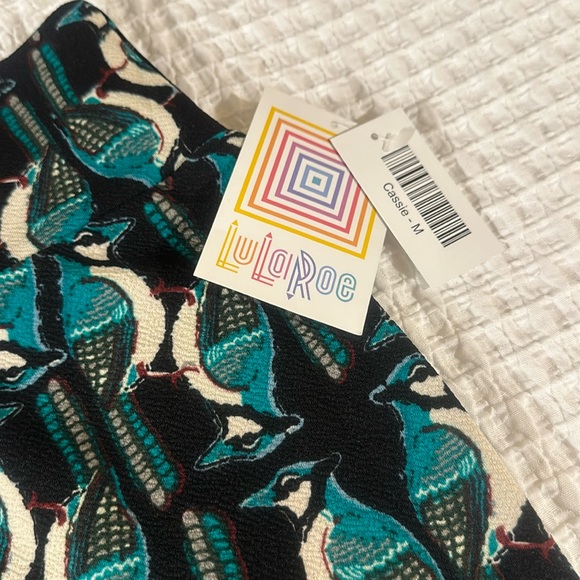 LuLaRoe Women’s Cassie Pencil Skirt/Size:M/Color: Multi Cardinal Bird Print(NWT) - Picture 2 of 7